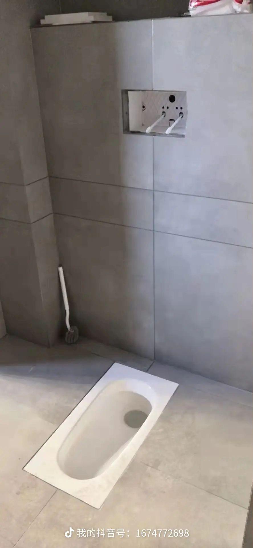 隐藏水箱安装陷进去太深。隐藏水箱安装厚度要注意，嵌入进去太深，就会造成...