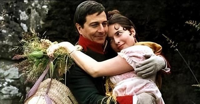 1796年，27岁的拿破仑娶了33岁带着俩娃的寡妇约瑟芬

情绪越积越重，军报堆