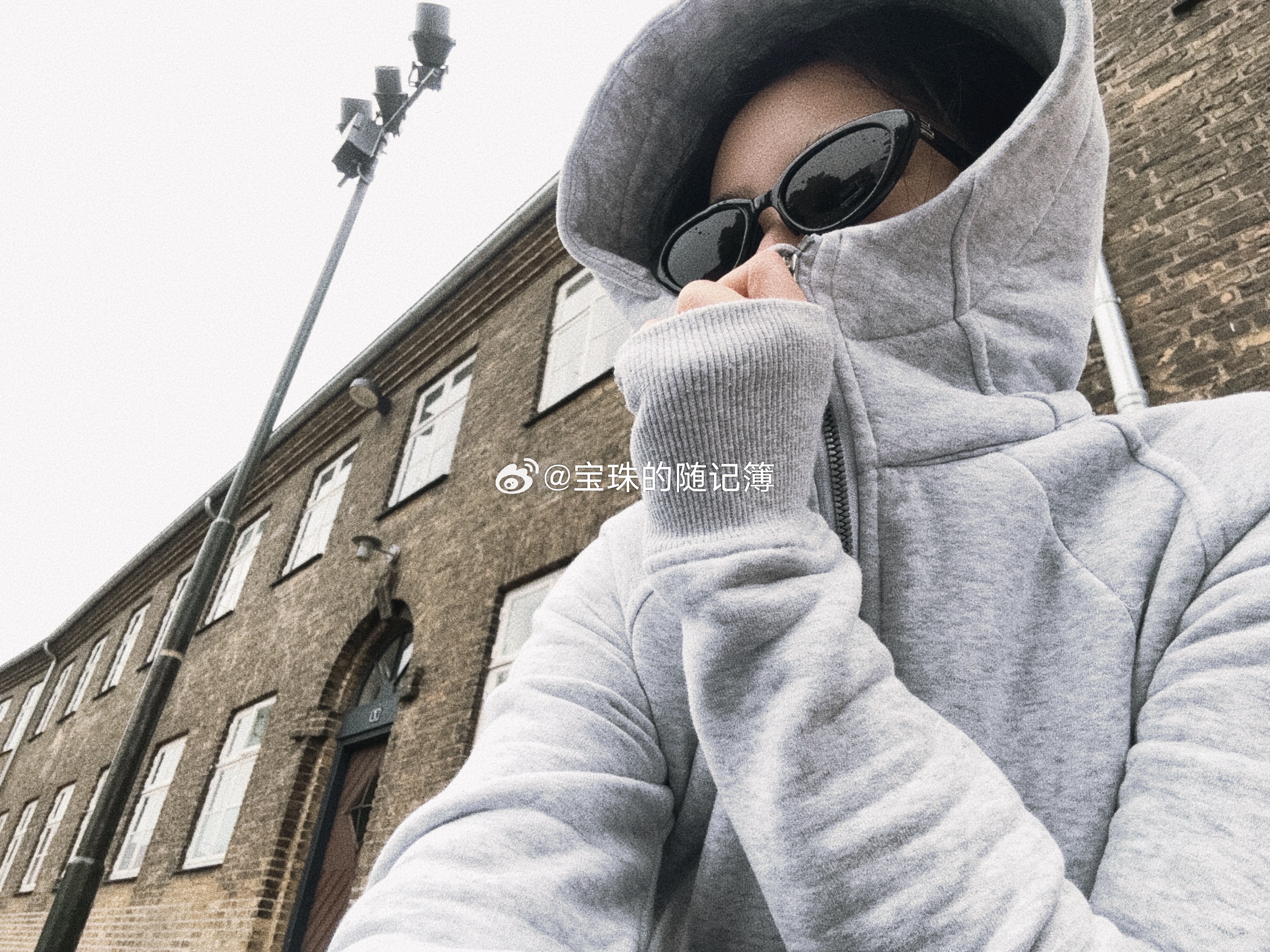 这鬼天气给我腿都弄的很痛了…uber司机说讨厌这个天气谁不讨厌呢…今天帮助了一波