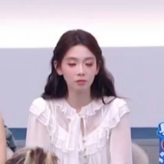 陈瑶困晕了陈瑶在后台困晕了 陈瑶在后台困晕了 