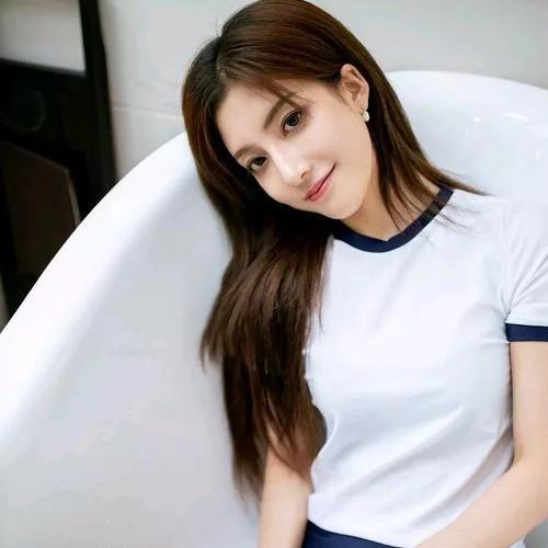 花落春泥香，美人浴后妆。春暮花落雨 粉裳映春 暮花落花 庭前花未落 花瓣净颜焕景