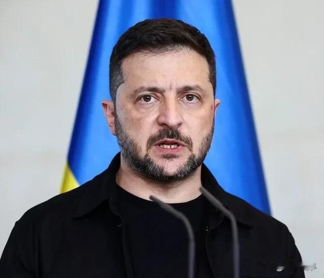 快看！俄乌军事情报头条消息！
乌克兰总统视察东部要地并增派特种部队乌克兰国防部情