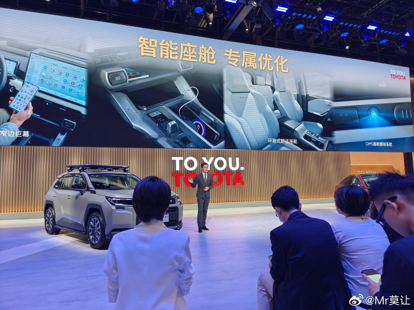 丰田，还是一如既往的稳产品力和传播调性，确实一如既往。我与汽车的日常丰田