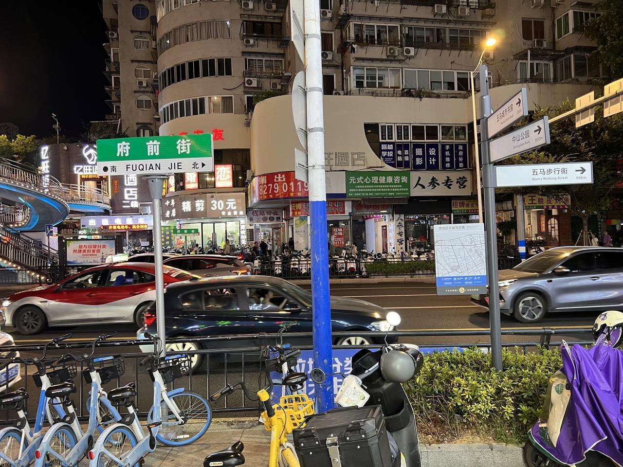 为何说从府前街到五马街能发现温州的状况？对于温州很多人都不陌生，因为这是一个民营