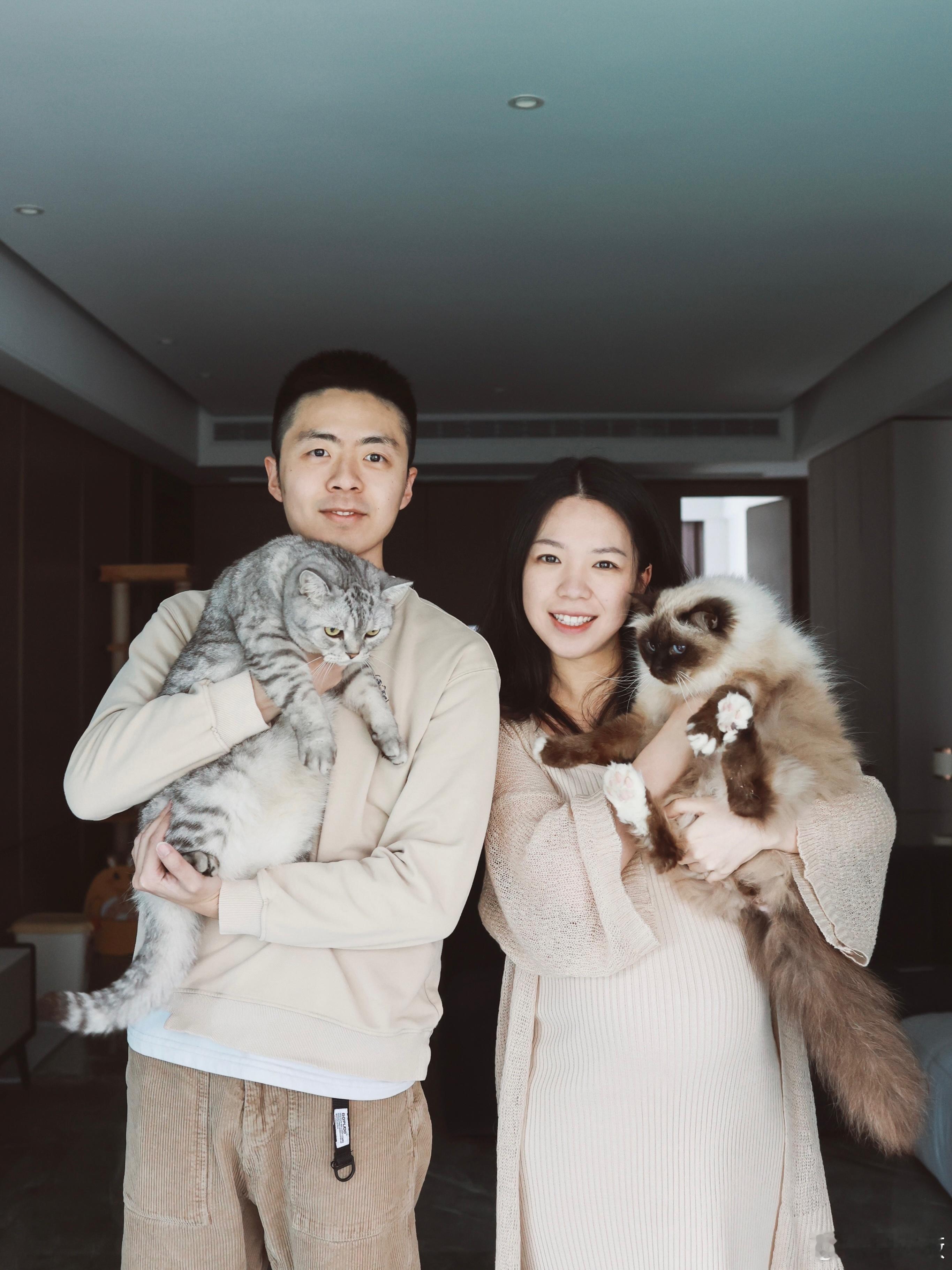 ｜家庭客片｜喜欢在家里拍的孕照，记录和宝宝珍贵的合体时光，还有心爱的小猫咪与爱人