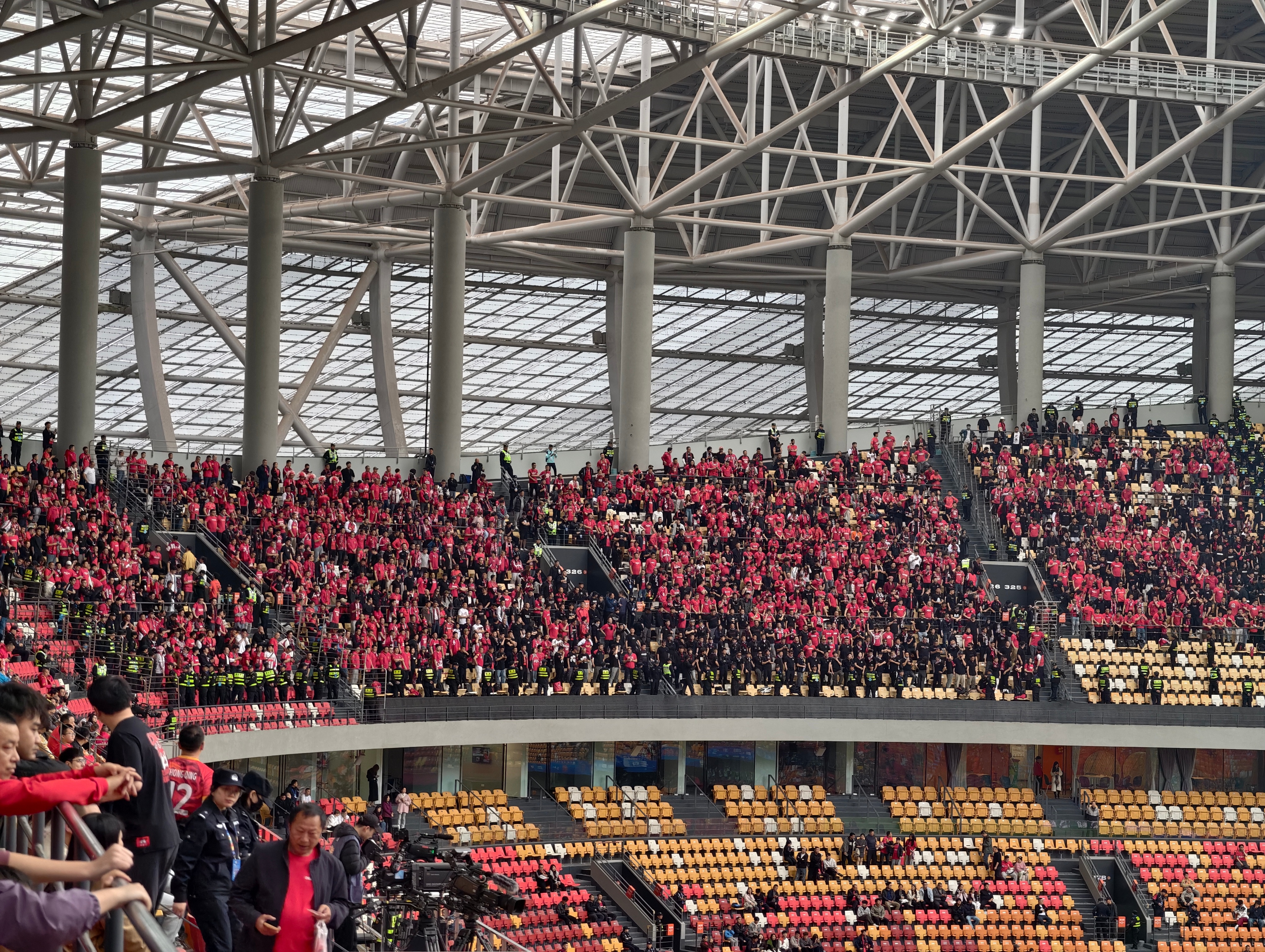 到位了～成都球迷还是多噢！重庆铜梁龙vs成都蓉城中超联赛