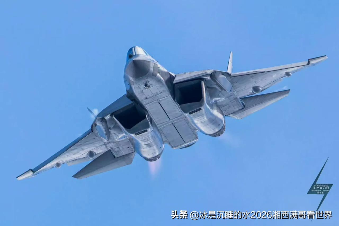 优雅的苏-57战斗机的确养眼。
转发分享一组外网俄罗斯航空摄影师舒霍夫在著名试飞
