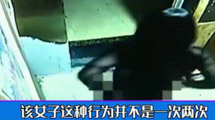美女业主有一嗜好，爱在公共场合撒尿，让别人闻其尿骚味、体位，这好像和狗狗是一类的