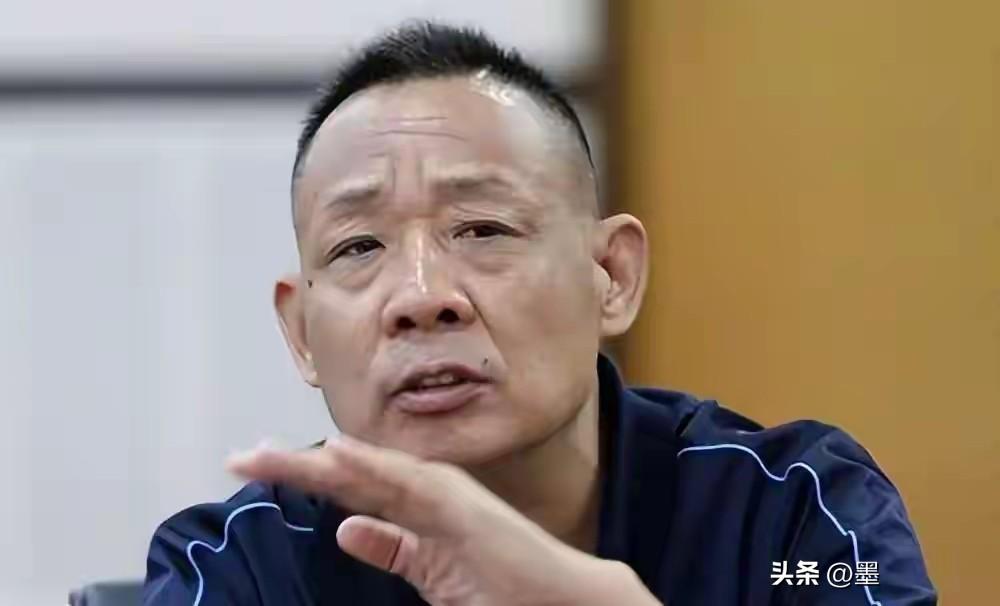 于东来:“若以健全人格、阳光自由的生命状态为标准，给员工打10分！”
胖东来开会