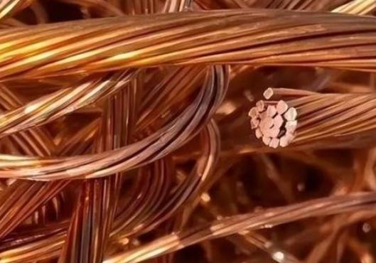 美国这次蒙了，美国大量囤积了铜，把铜价炒上天去了，可美国万万没料到，中国根本不按