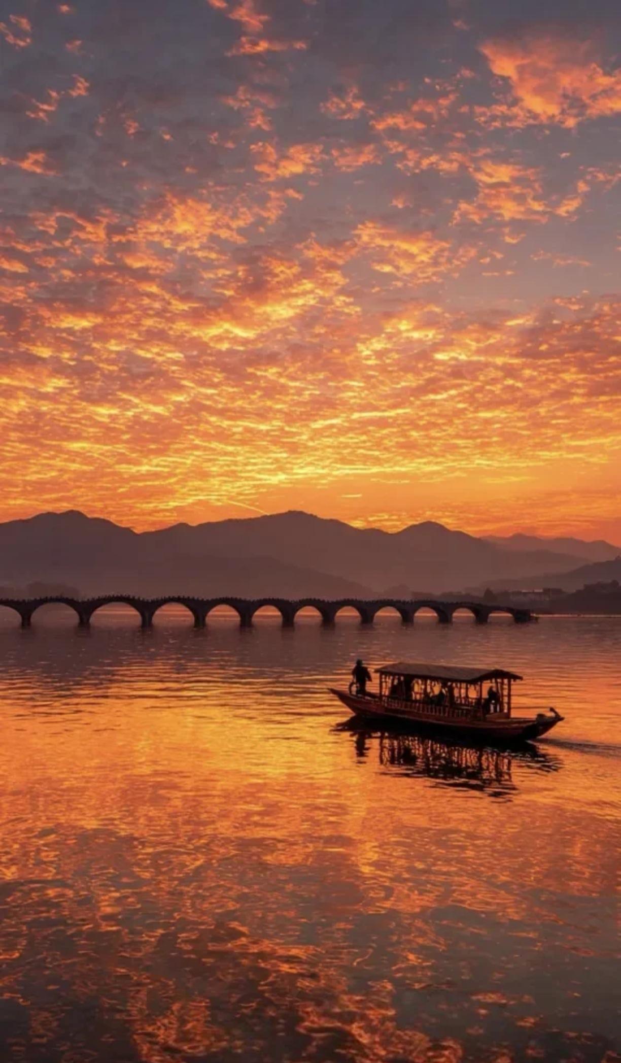 有人问，人老了，生病了，到底是应应该靠儿媳妇，还是应该靠女儿。
有人说，靠女儿和