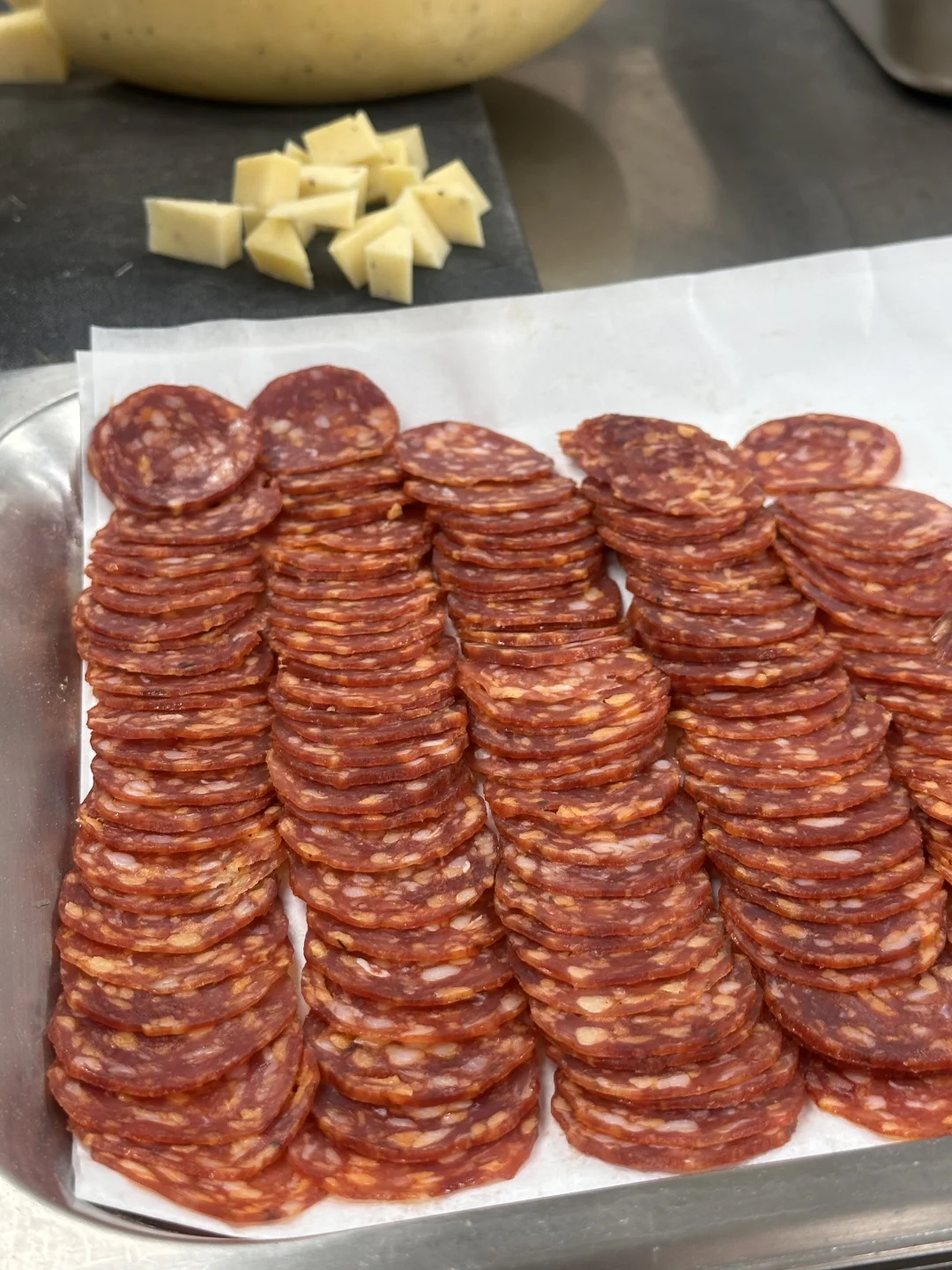 为明天的面包节准备食材中，MINi酸面包拼盘我看好它 	 没约上的不要...