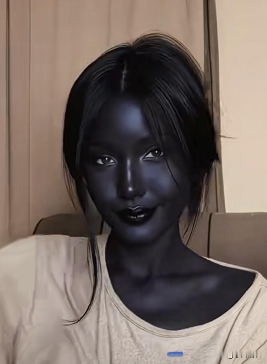 大家仔细瞅瞅，这位黑人女孩，是不是越看越耐看，越看越有味道，越看越喜欢？