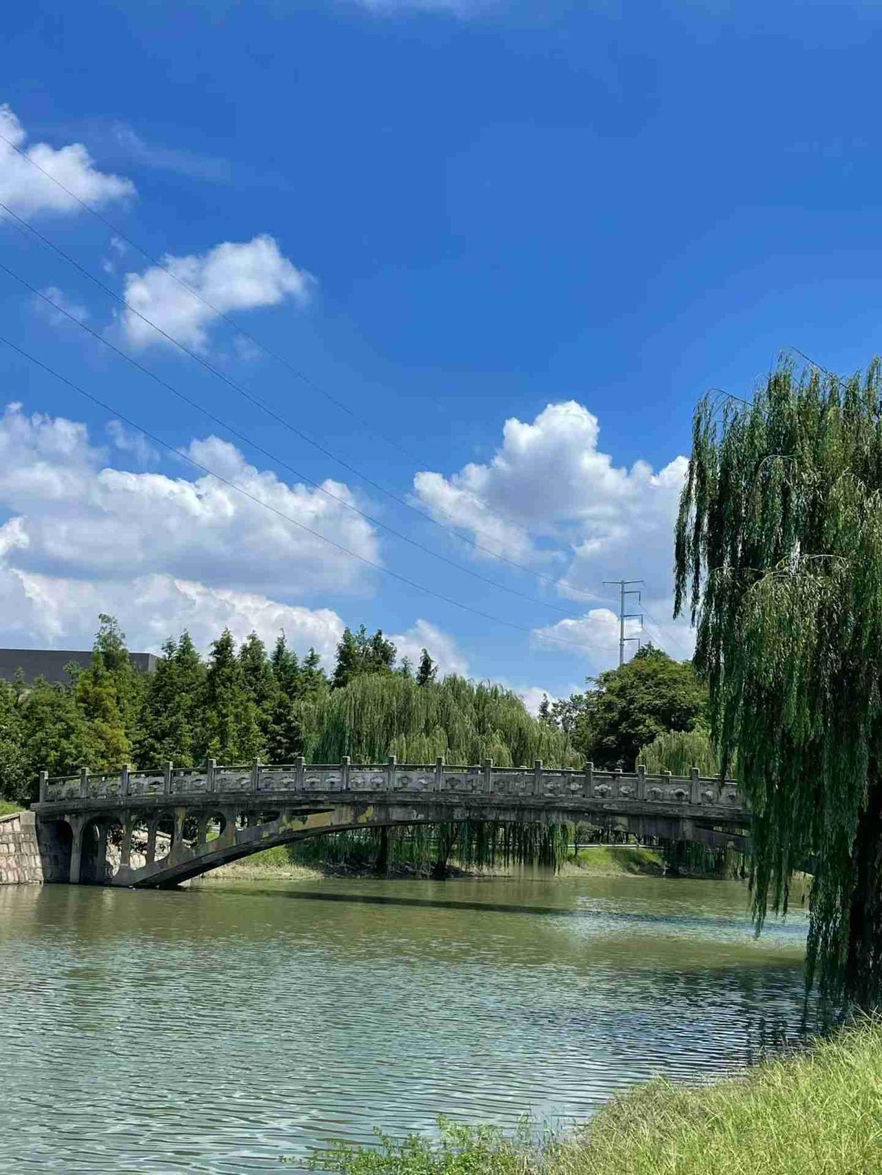 我的今日状态：😁轻松愉快
我这里的天气：☀️晴天