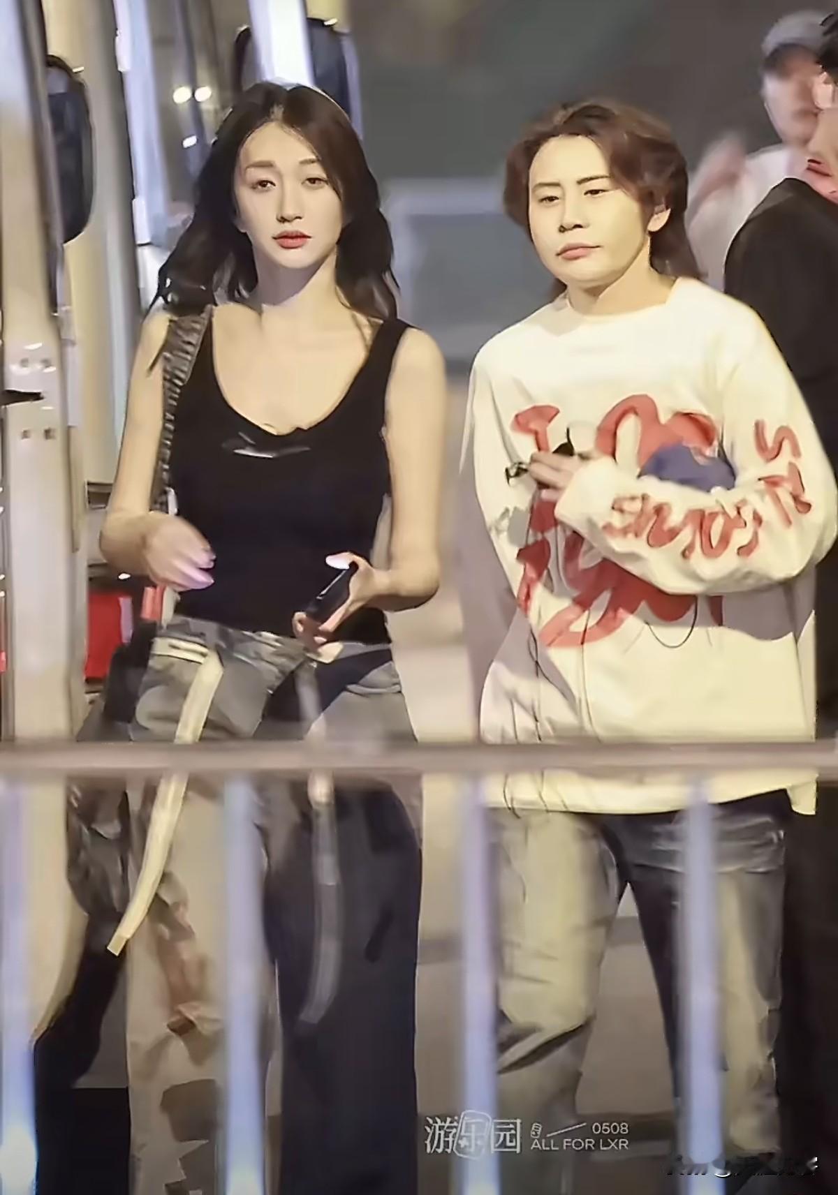 王濛李小冉成“连体婴”，耿直CP锁死，我嗑到了！

最近看浪姐后台花絮，王濛和李