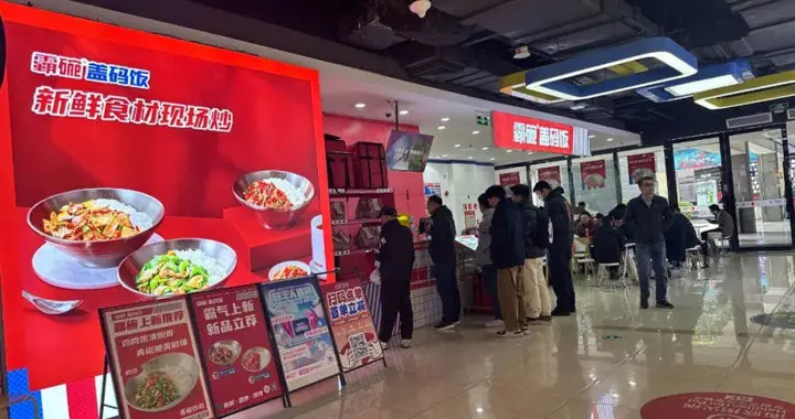靠炒菜机器人替代大厨，又一中式快餐品牌门店破千
