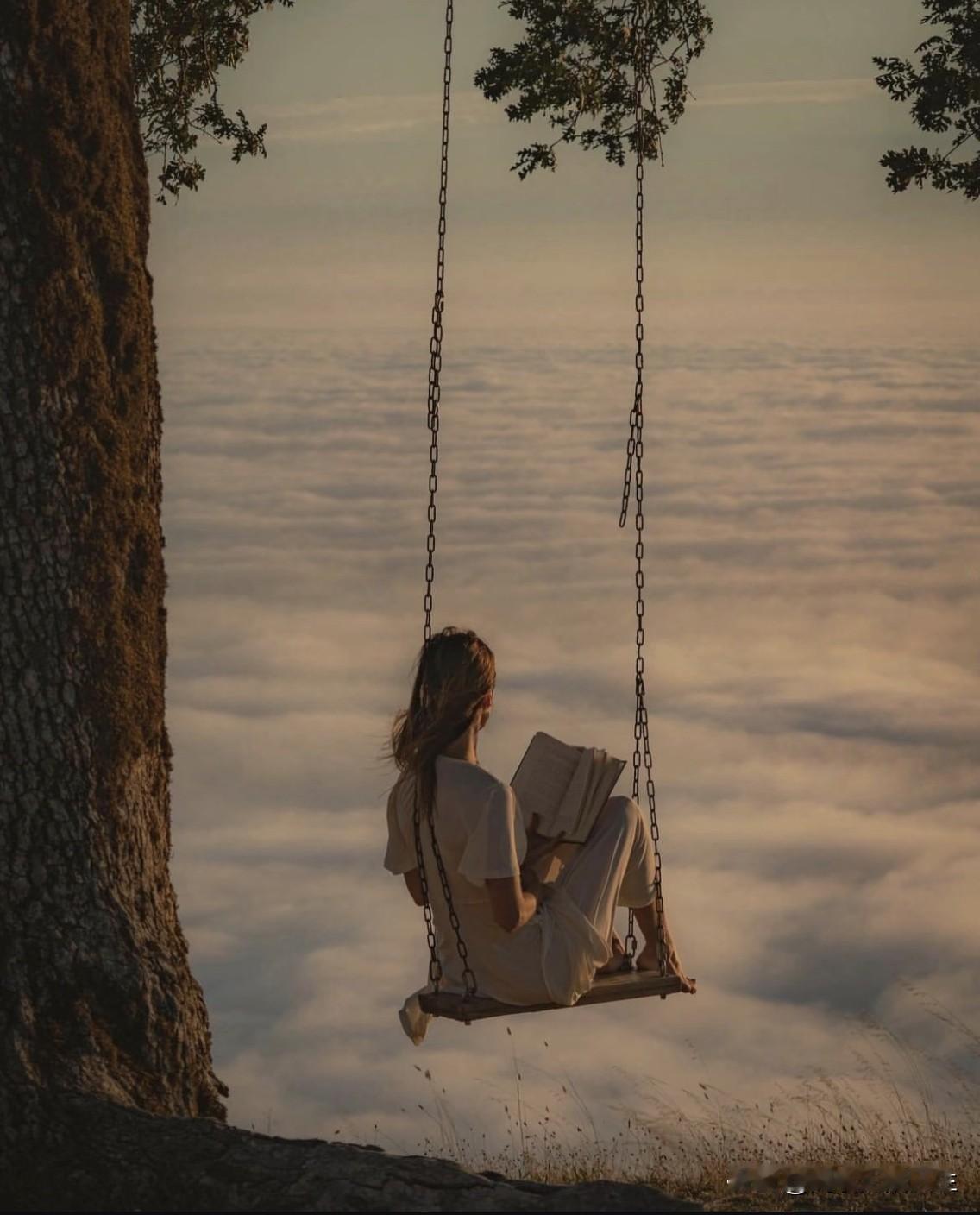 真诚的建议大家：
“看书，大量地看书，尽快。不要看普通文学，看政 治、历 史、人