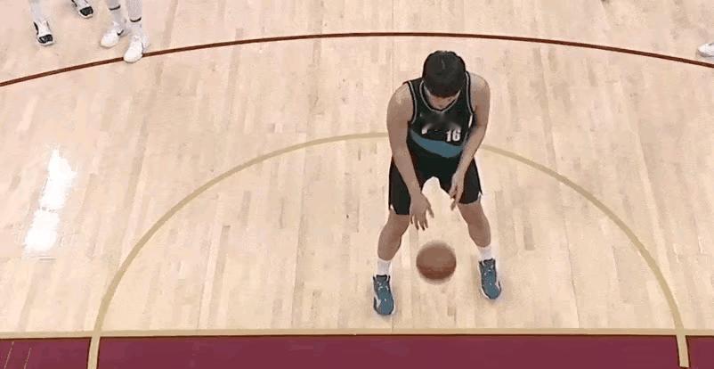 杨翰森只要有上场机会不是不拼，但斯普利特不知出于什么原因确实不喜欢他。

在12