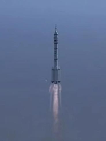 快讯！！特大好消息！！

神舟二十二号飞船与长征火箭成功分离并进入预定轨道，发射