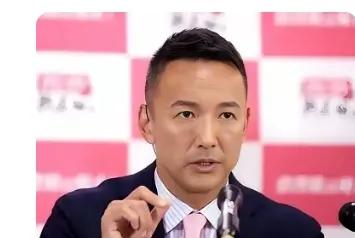 日本政客在国会说出大实话，
冲突不只是军事博弈，
经济产业链的比拼杀伤力更可怕