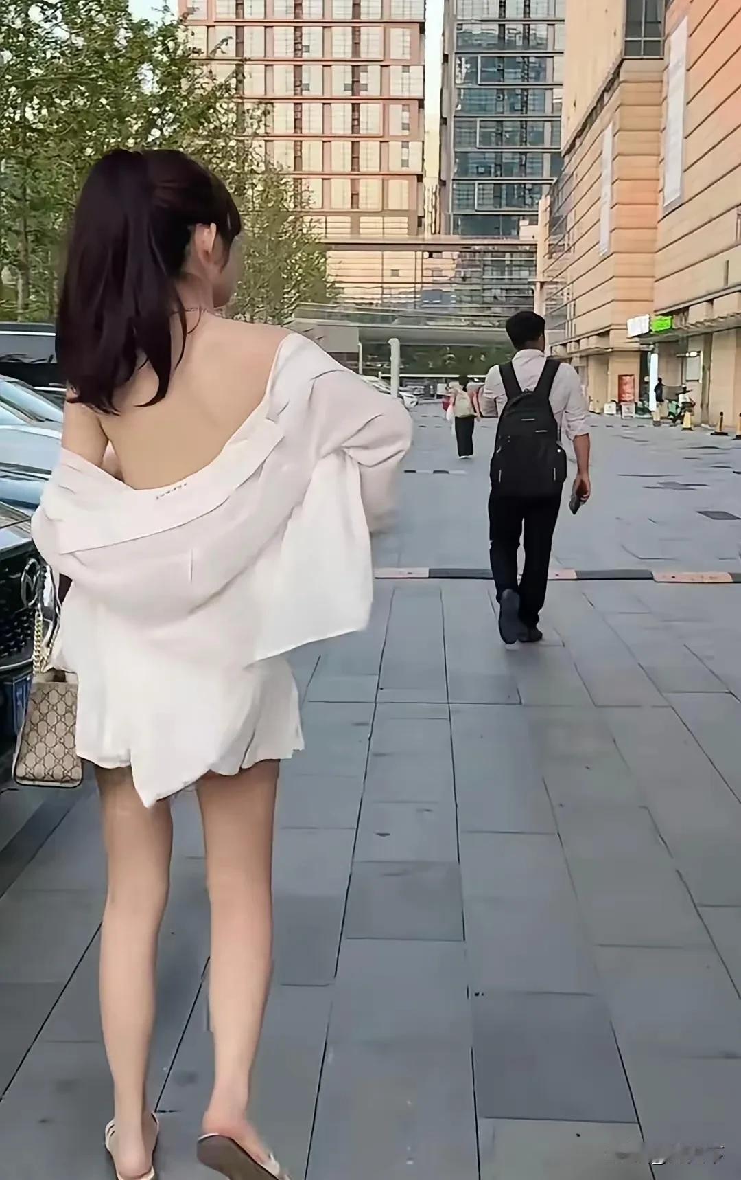 你倒是回头看一眼啊！