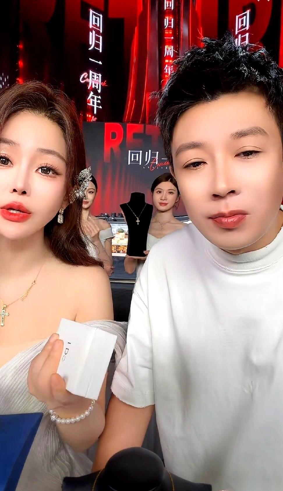 一个身价过亿的大老爷们，在几万人面前哭得一把鼻涕一把泪，就为了证明自己是平台的“