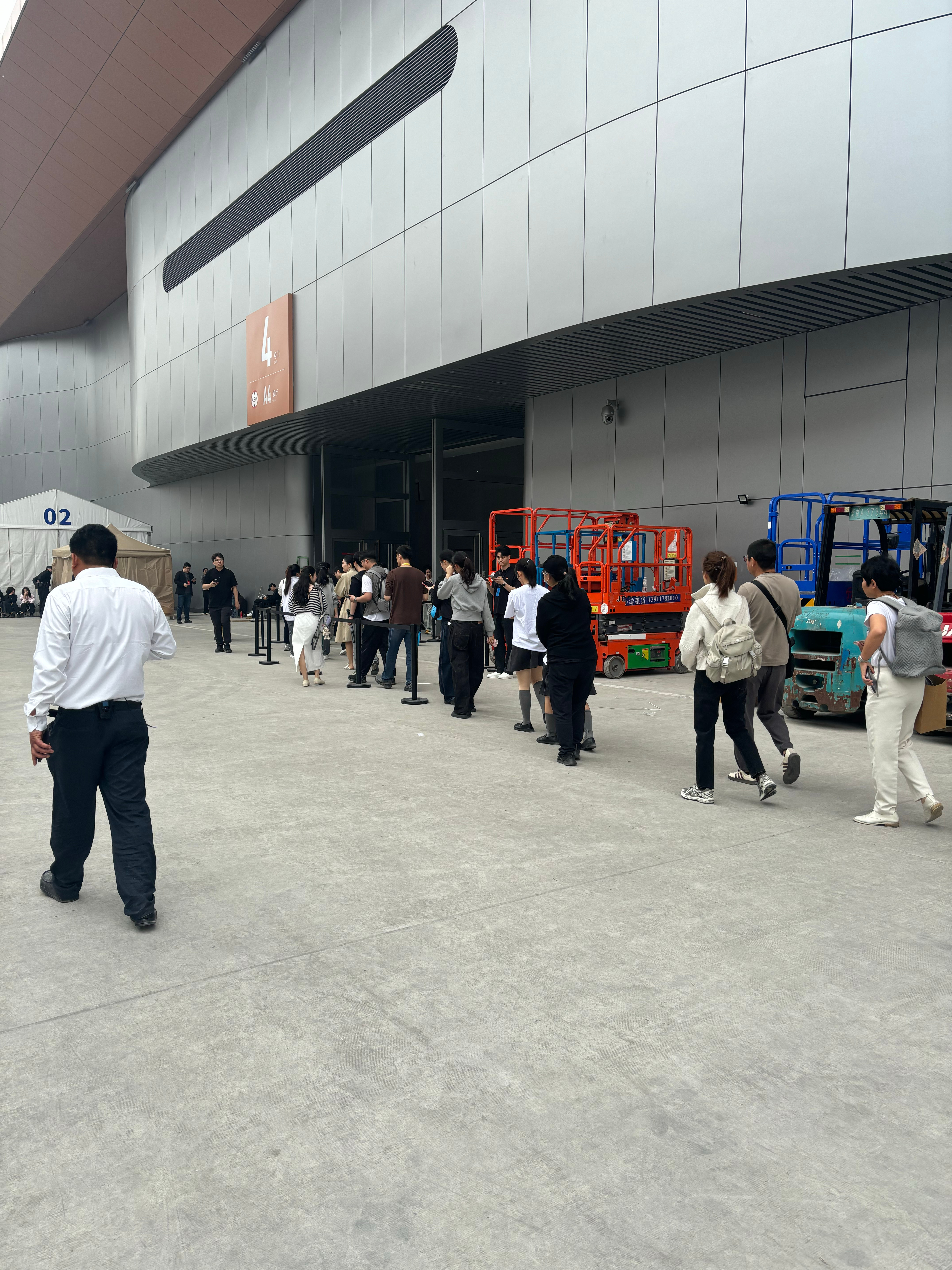 小米的车模确实香，但是队也是真的长，谁爱薅谁薅吧。不过我看很多人有其他的不少小礼