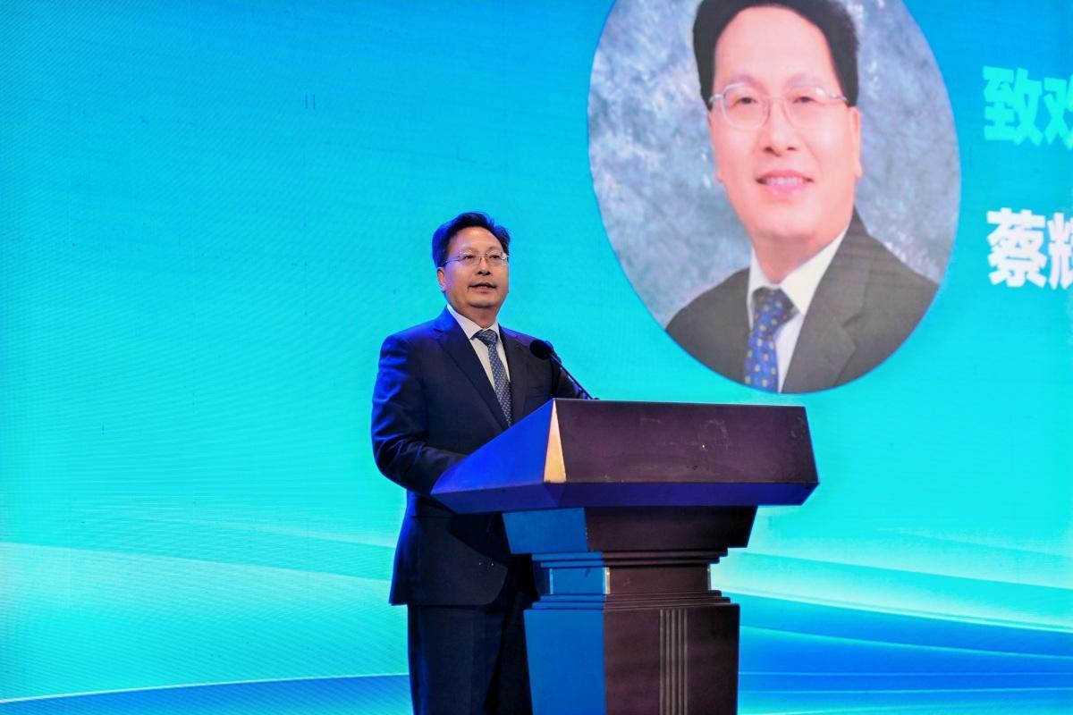 【中国畜牧业协会会长蔡辉益：生猪产能必须控制 大企业要带头、中小企业也要跟随】财