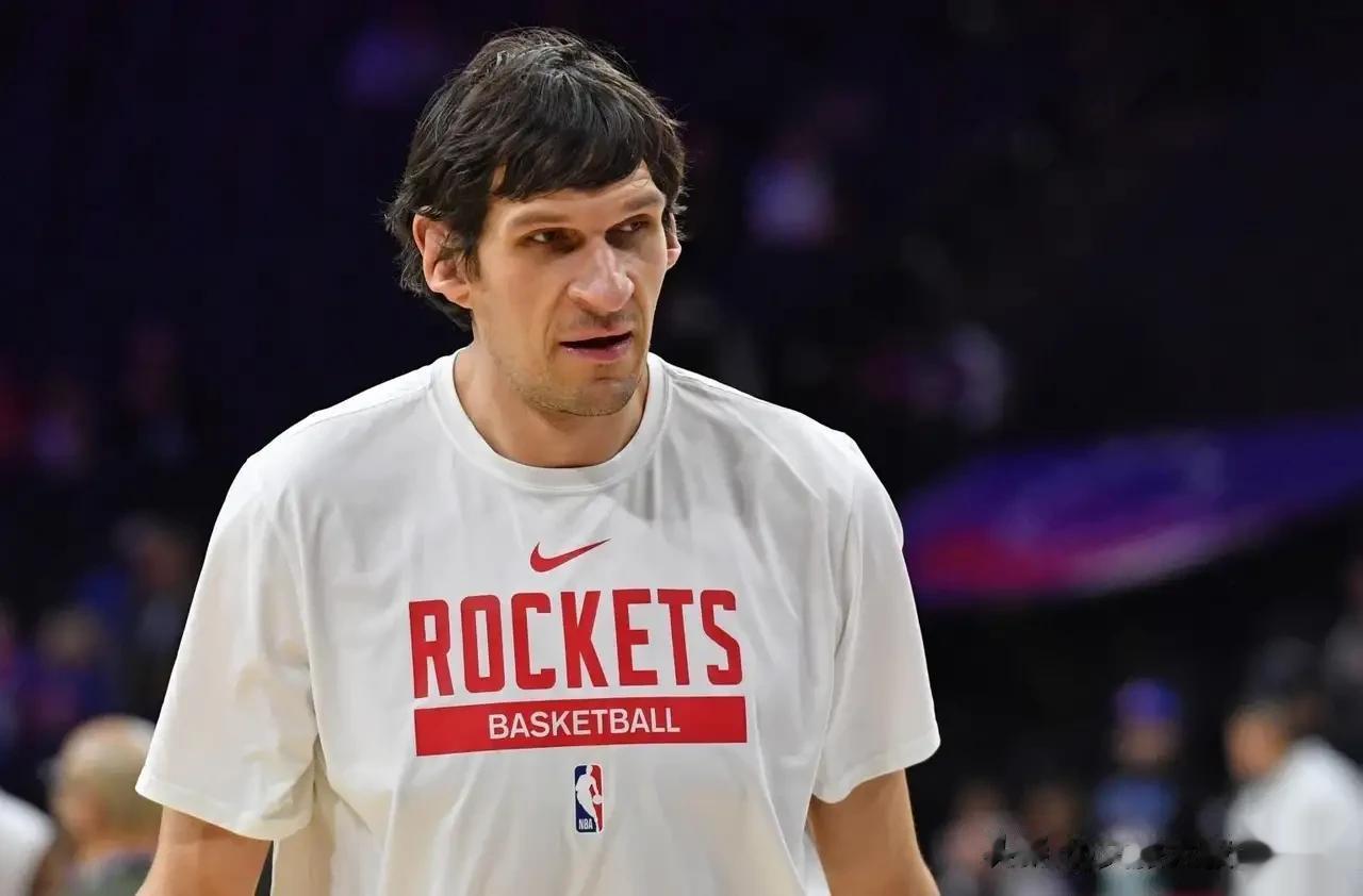 #NBA流言汇总# 
北京时间9月22日NBA火箭队官方宣布：与自由球员中锋大博