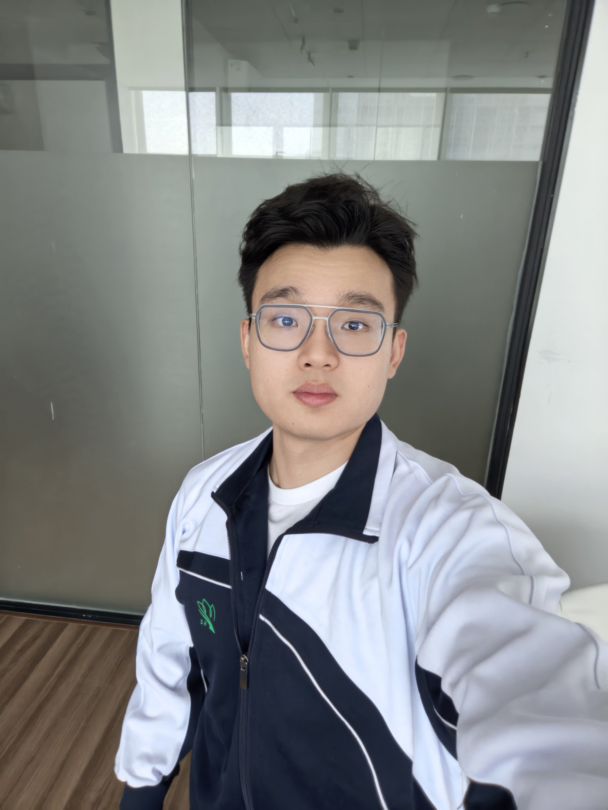 中登穿上深圳校服了