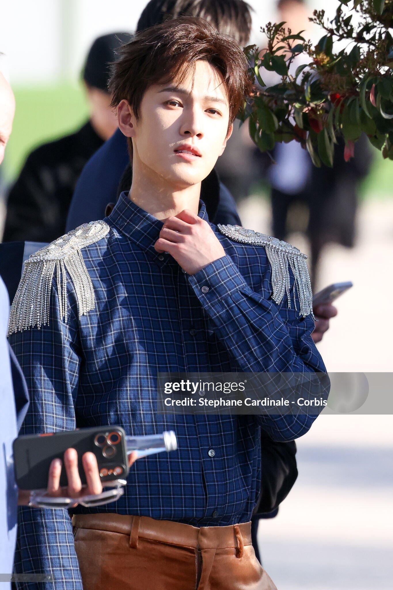 回顾一下3月男神闪耀巴黎的G社生图李昀锐确认出席时装周 ​​​