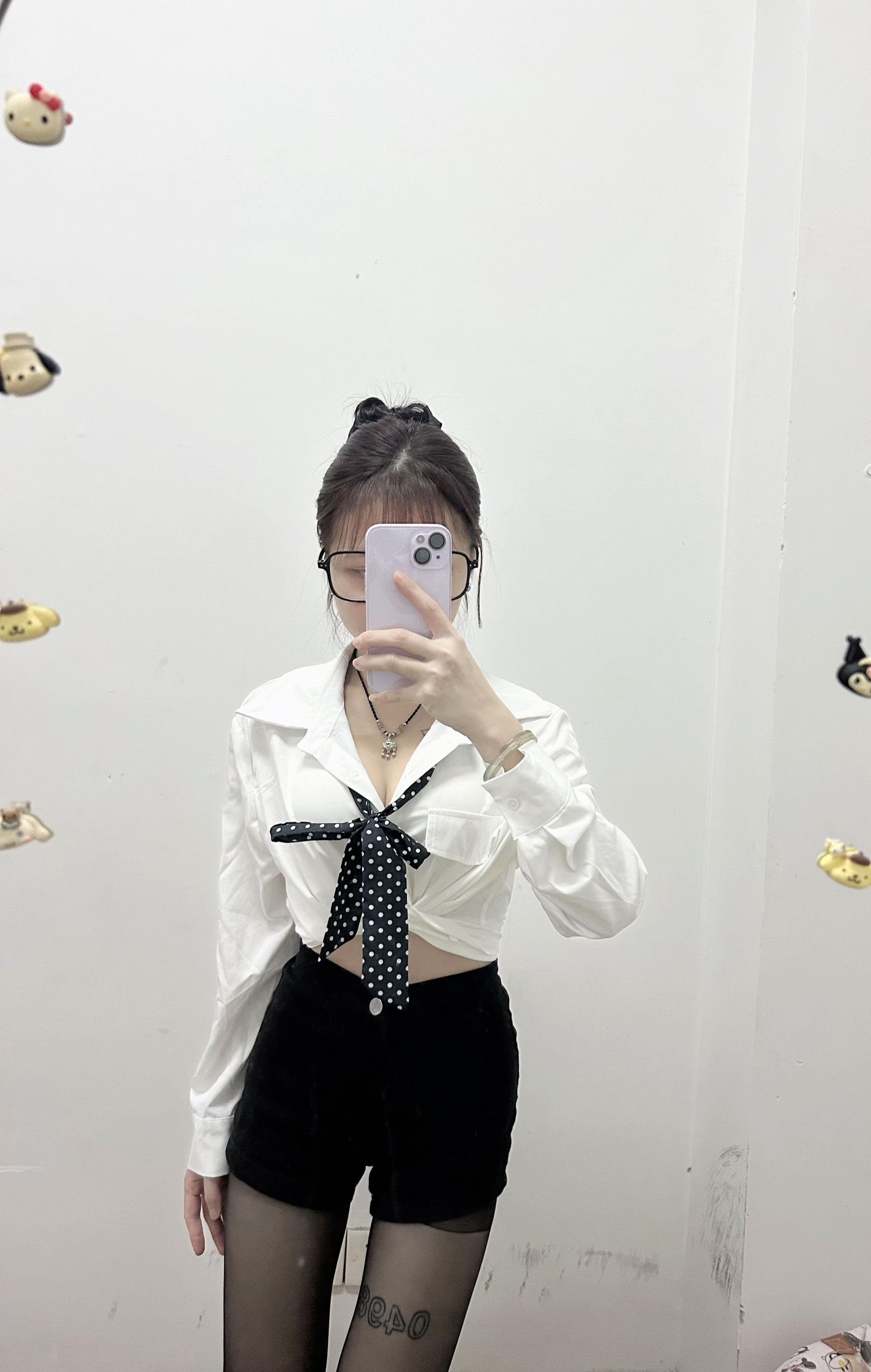 喜欢乖的 又拒绝不了坏的 害得我两边变