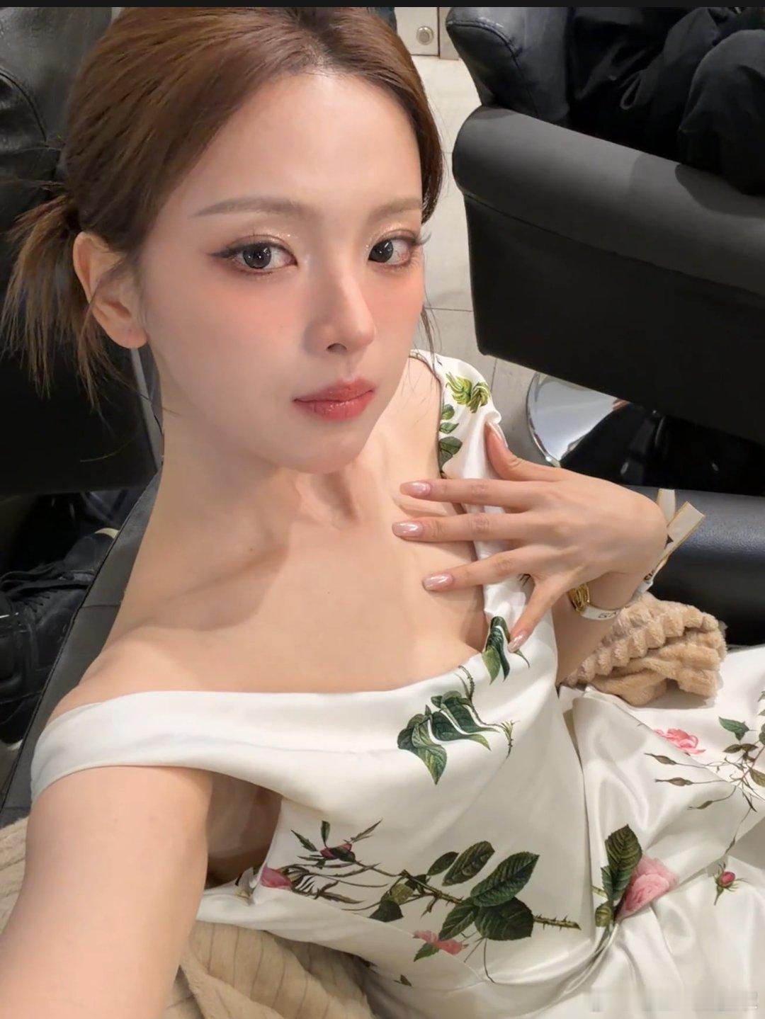 杨超越王玉雯祝绪丹微博视界大会合照，你们三个人有三个人很美[污][污][污] ​