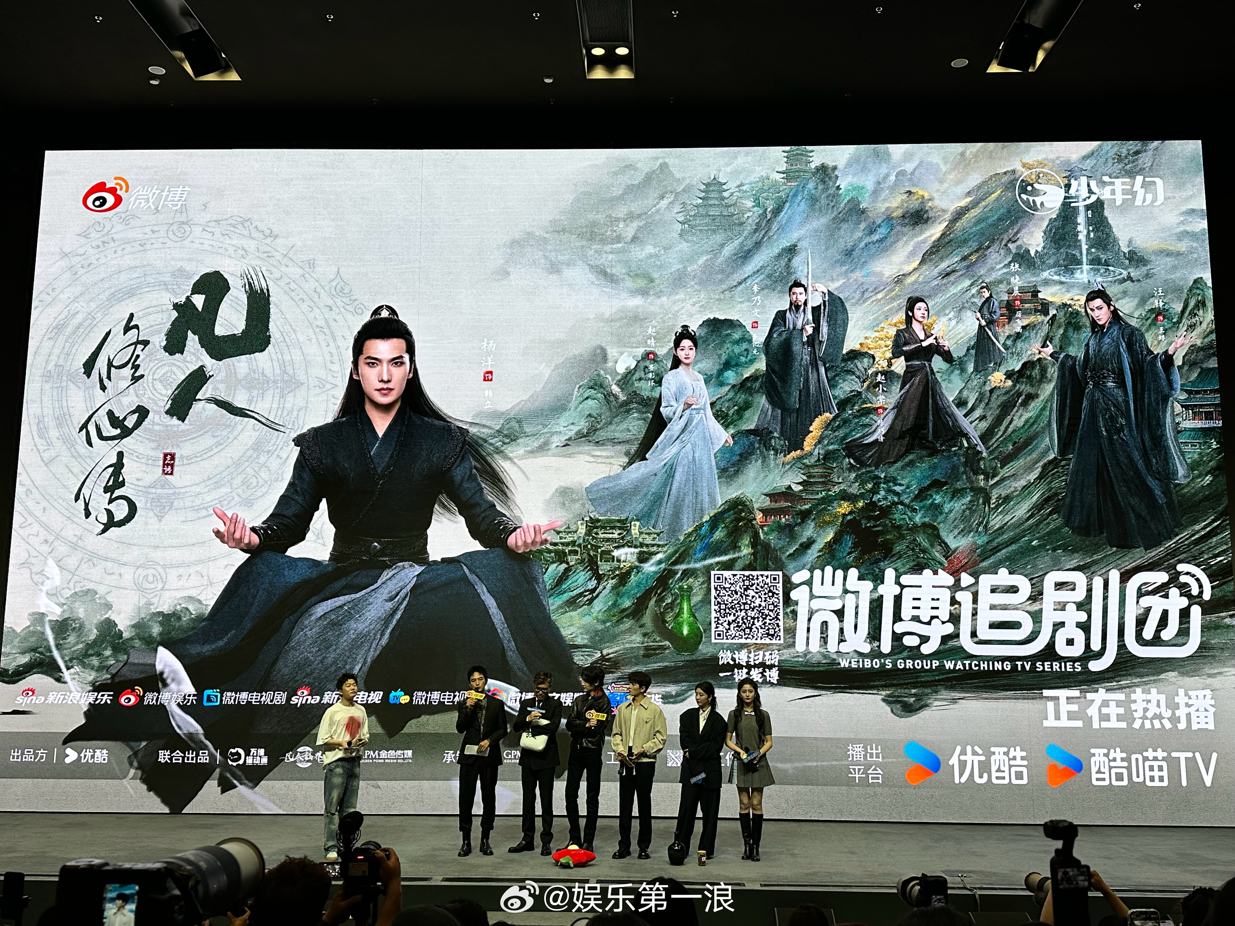 赵小棠一扯开杨洋的衣服是灰秋衣传下去杨洋穿灰秋衣 ​​​