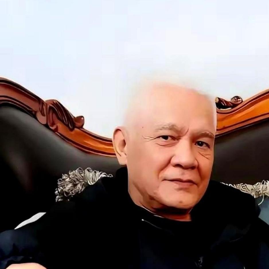 万万没想到！昔日硬汉如今瘫卧在床
 
曾经荧幕里霸气凶狠的钻山豹，如今现状让人唏