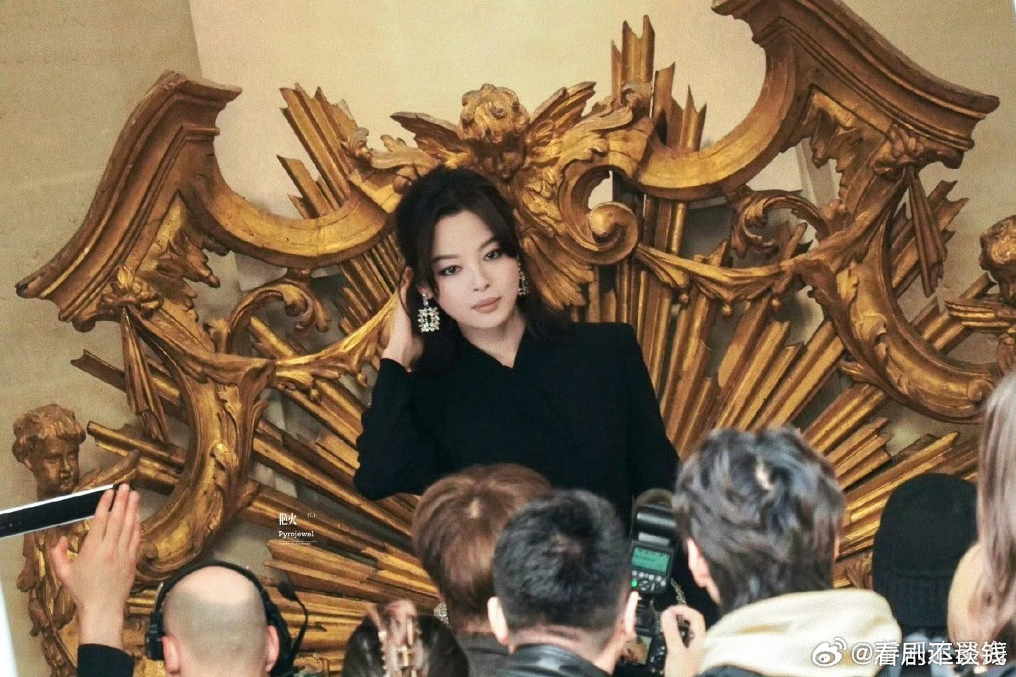 辛芷蕾巴黎时装周新造型蕾子超美的烟熏妆和巴黎好搭的吧 闪耀巴黎 