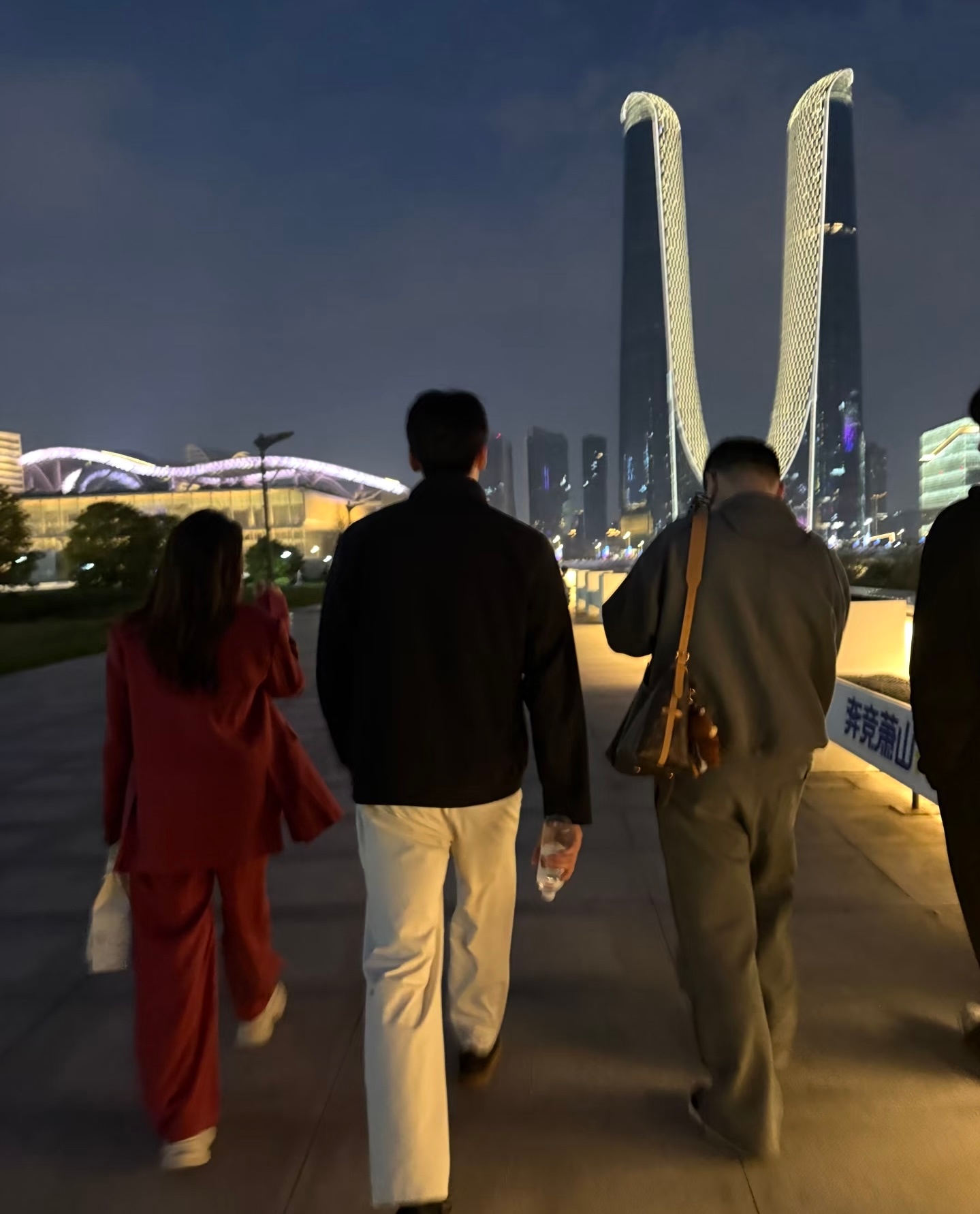 汪顺去看周杰伦了  帅哥天王联动了，虽然只是背影，但顺顺真的好帅啊 