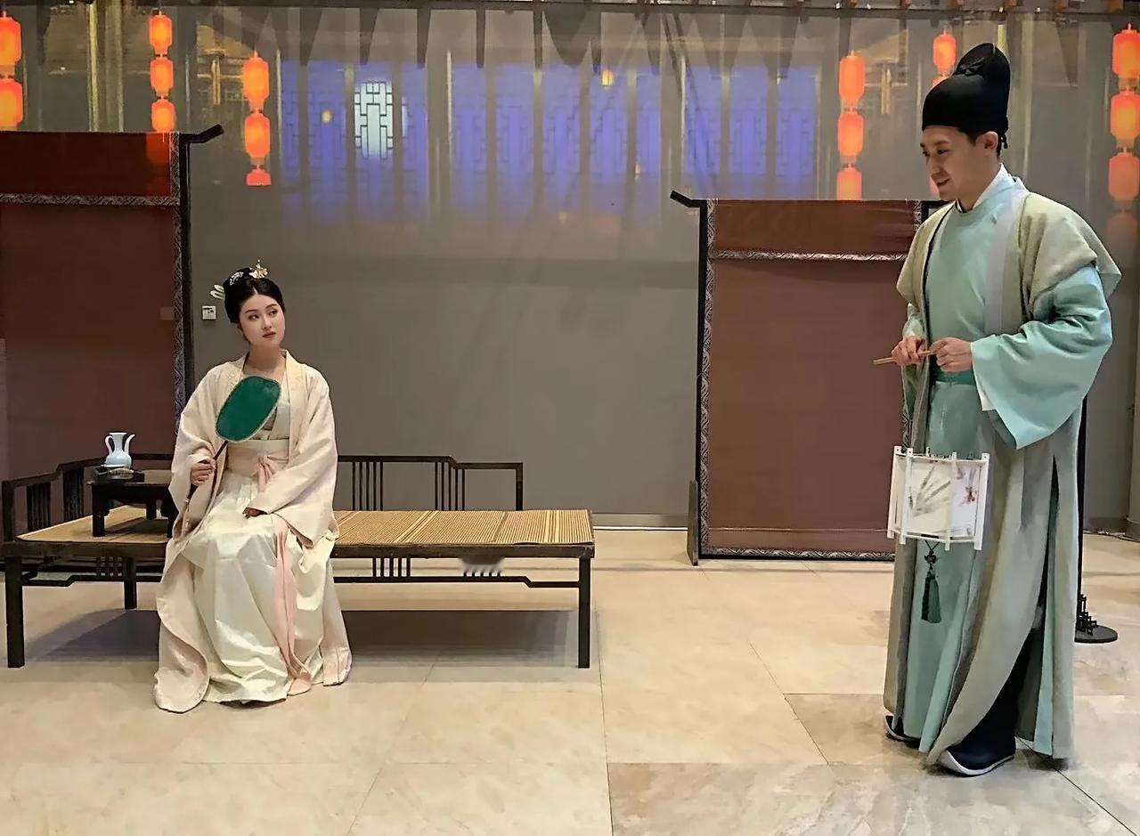 #上联：昨夜清风梳绿柳，如何对下联#
[玫瑰][比心][送自己一朵花]
下联:今