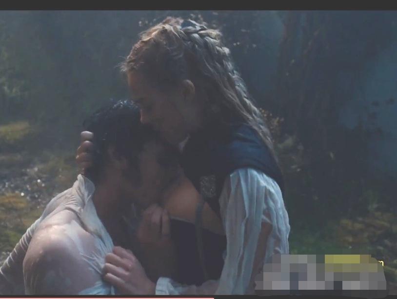 满头条都是《呼啸山庄》影片的宣传通稿，统一都是以“情欲”为卖点进行宣传，想以此吸