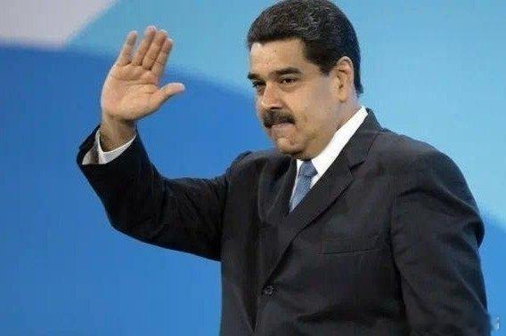 凤凰新闻【委内瑞拉不再防守，主动出击硬刚1.5万美军，力保对华石油供应】美国要“