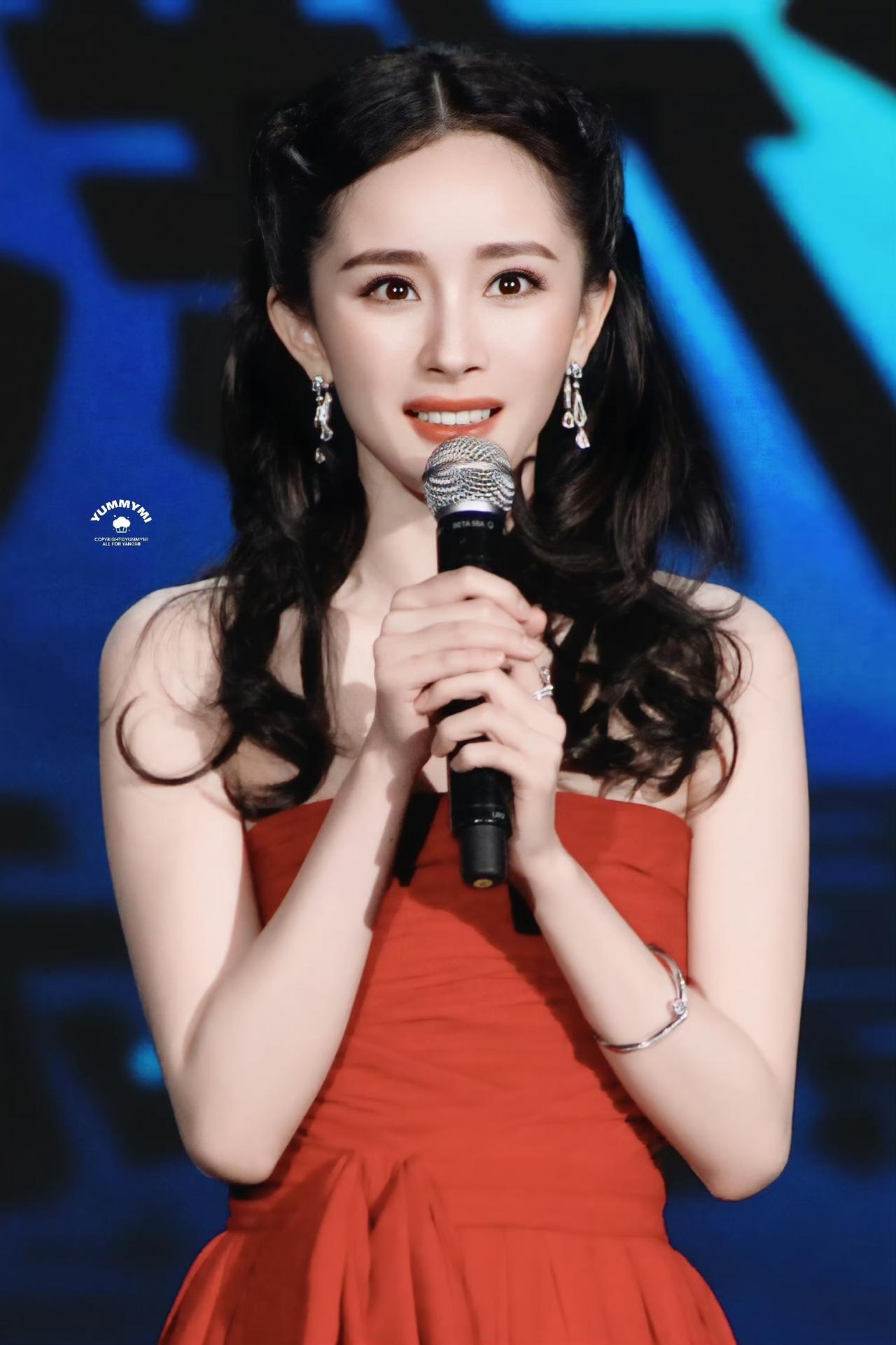 今夕是何年？回看带些稚嫩的杨幂 ，才发觉现在已经2026了。