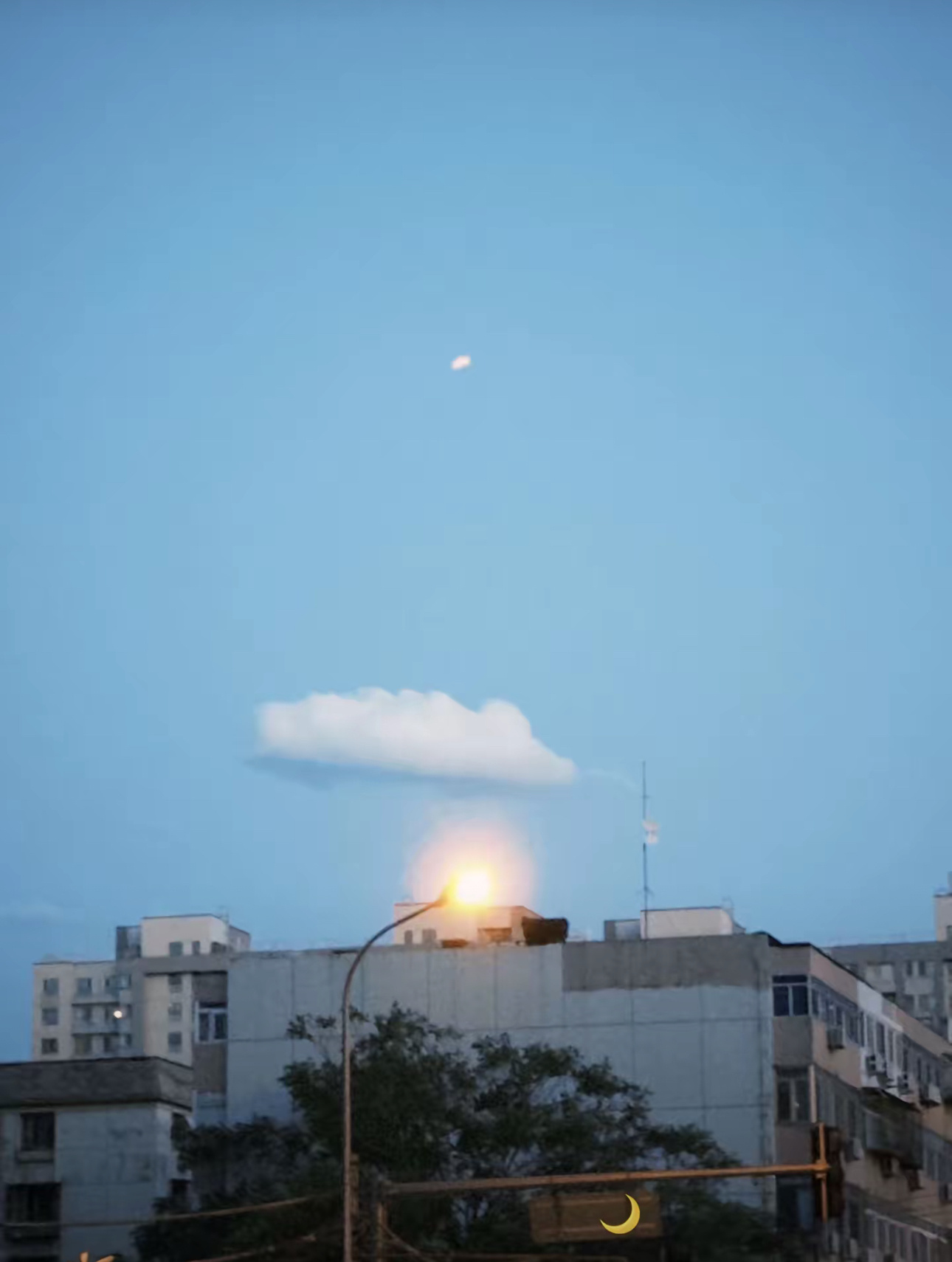 小源源的分享真的很萌，上面还有emoji宝宝，你也在期待两朵云吗☁️☁️王源我看