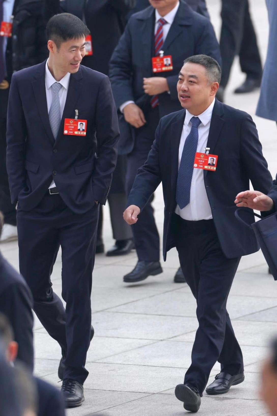 刘丁硕这次真敢说：别再盯着自己人研究了，赶紧去看看外协吧！

刘丁硕说了一句很多