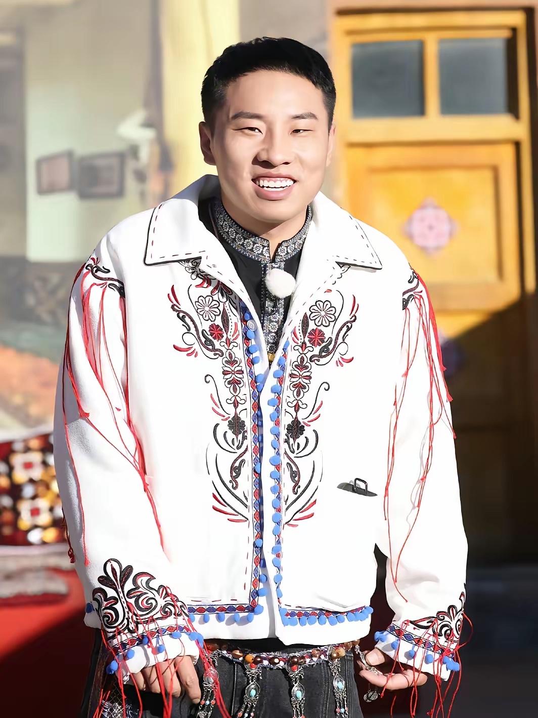 徐志胜说，我女朋友是圈外人，她条件特别好，她是四国留学，有好几处房产，但她跟我说