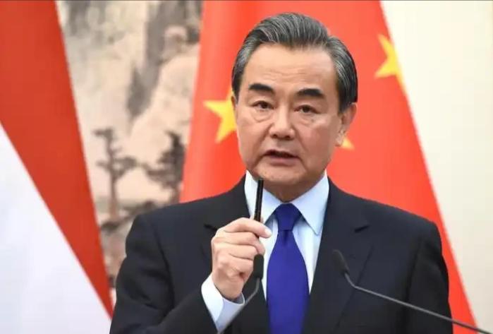 所有人都在往中东运炸弹，中国往中东派了个外交官——偏偏就是这个外交官，让冲突各方