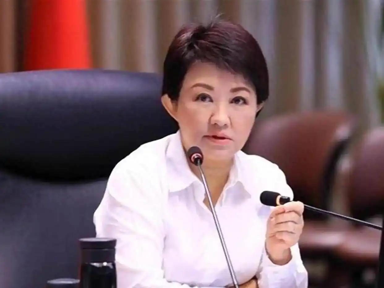 卢秀燕正式表态。台中市长卢秀燕，这回把话挑明了。她说，她支持国民党主席郑丽文去大