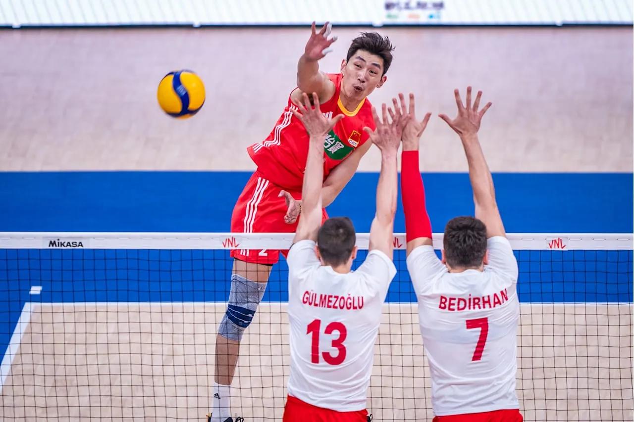 中国男排0-3土耳其男排。比分：22-25，21-25，20-25。个人得分情况