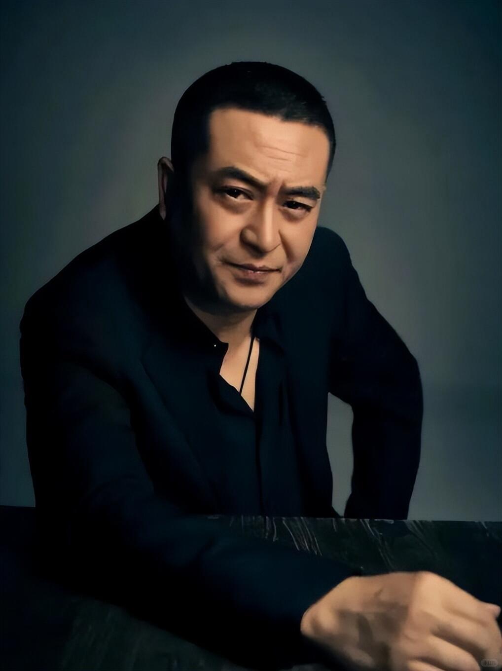 张嘉益深受观众喜爱，不在于光鲜的外表，而是演技、人格与人生阅历叠加出来的独特魅力