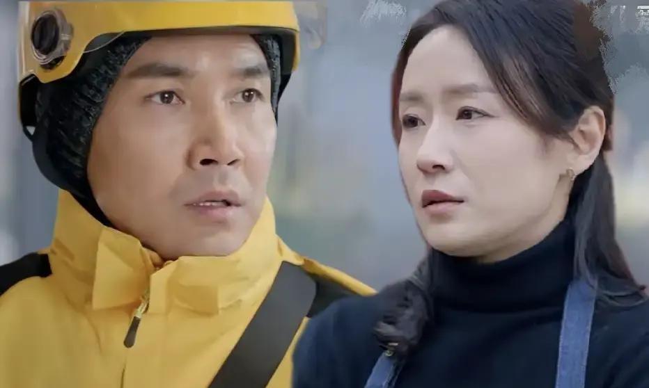 肖克明把外卖箱往“珊海”门口一靠，抬头看见李欣在擦杯子，俩人愣了半秒，同时笑，笑