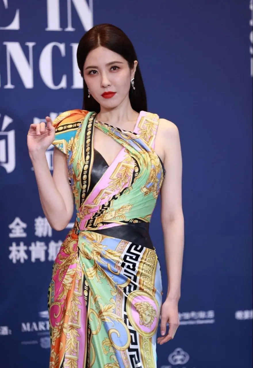 曾黎姐好美。